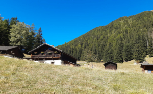 guide randonnée hébergement